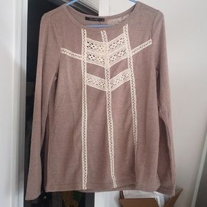 Doe and Rae size large womens shirt.